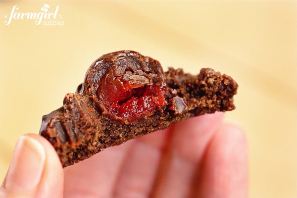 600_2_X_IMG_2652_chocolate_cherry_fudge_cookies