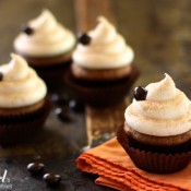 pumpkin snickerdoodle latte cupcakes - www.afarmgirlsdabbles.com