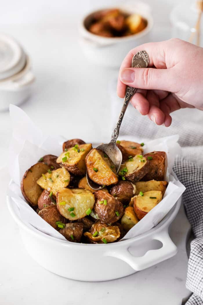 Easy Garlic Roasted New Potatoes A Farmgirl's Dabbles