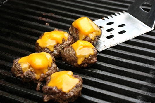 mini cheeseburgers on the grill