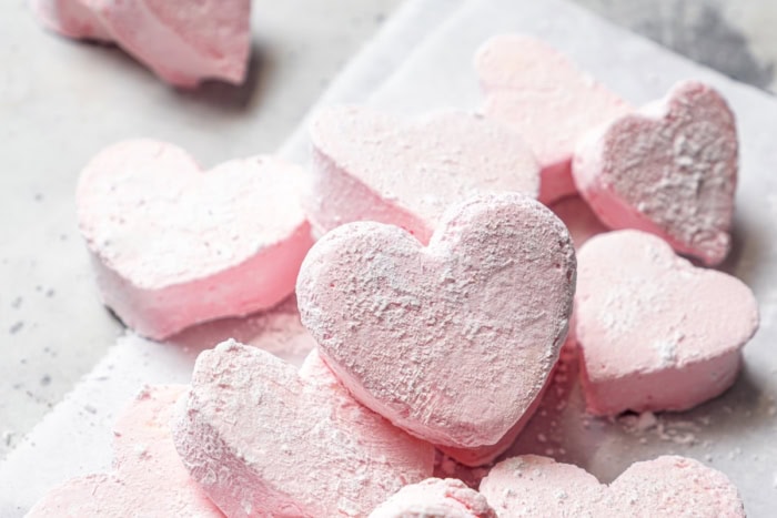 Pink marshmallow hearts dusted with powdered sugar