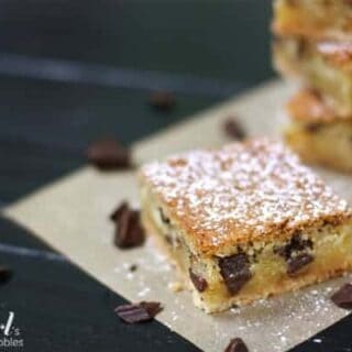These chess pie bars are flaky, filled with chocolate chunks, topped with powdered sugar, and so delicious.