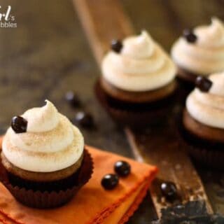 snickerdoodle frosted cupcakes
