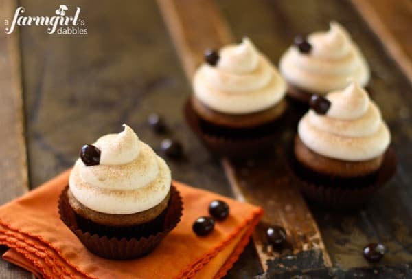 snickerdoodle frosted cupcakes