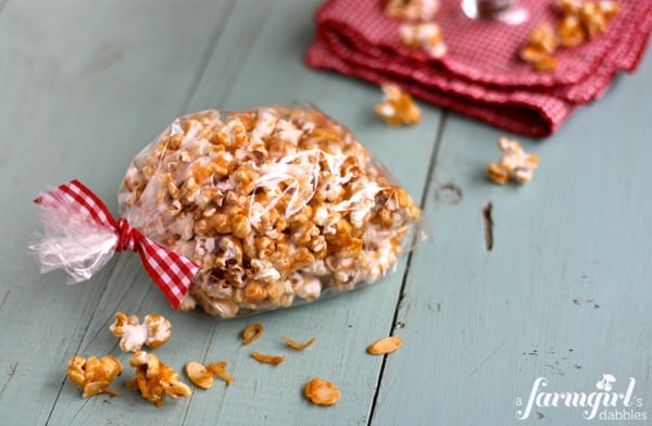 This gift bag of caramel popcorn with cinnamon, almonds, and coconut is the perfect Valentine's Day treat!
