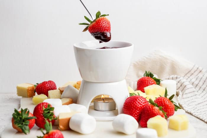 Strawberry dipped into chocolate fondue