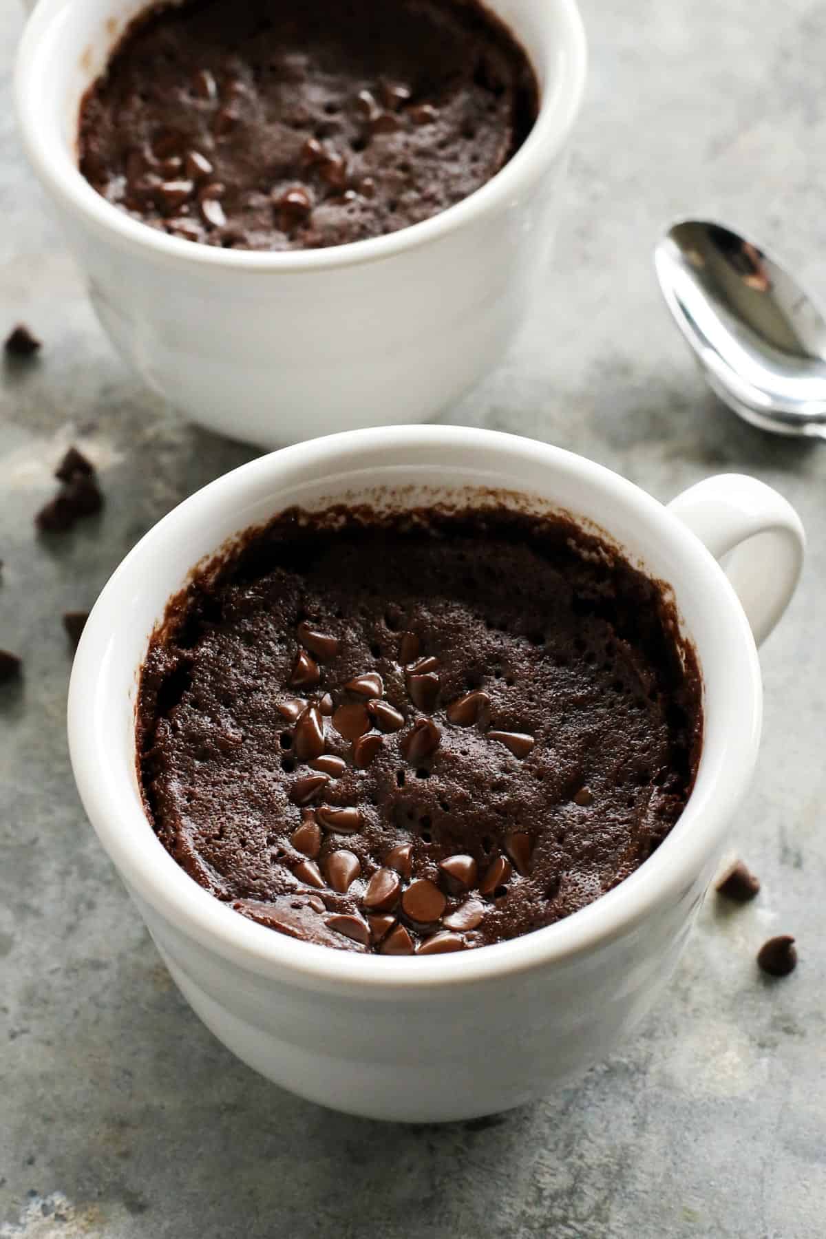 two white mugs of chocolate cake