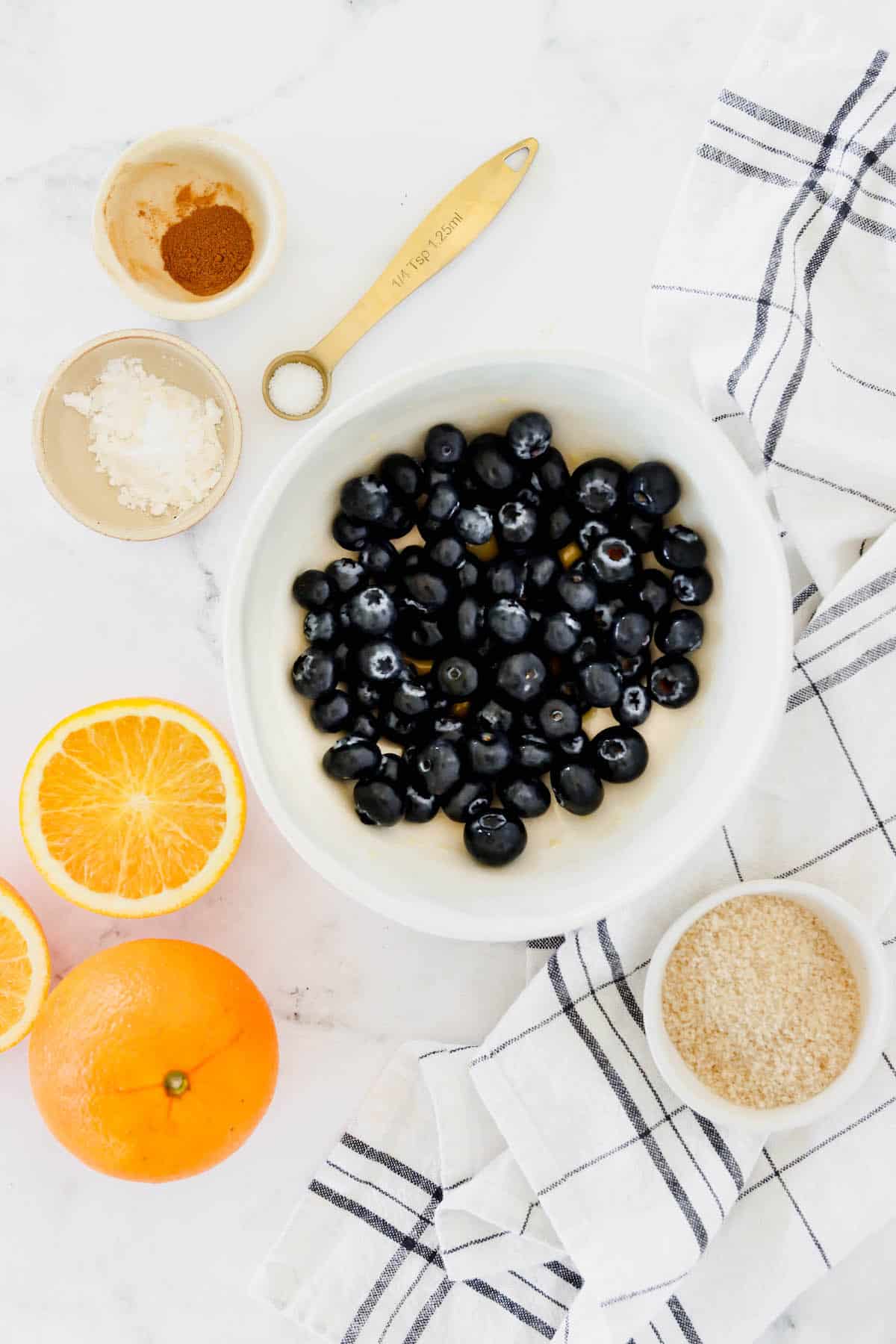 A bowl of fresh blueberries