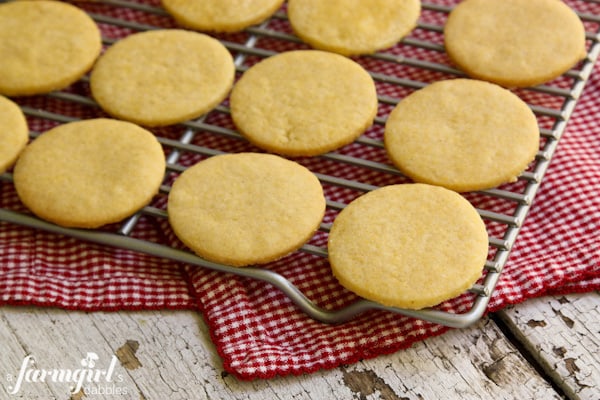 a cooling rack of Honey Shortbread Bites without any toppings