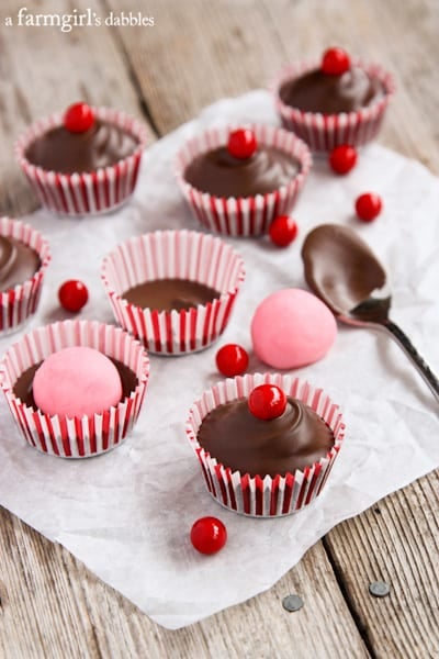 how to assemble the cherry chocolate cups