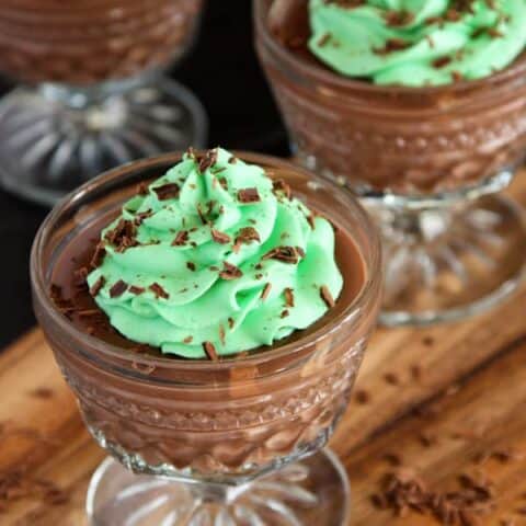 chocolate pudding cups with mint cream