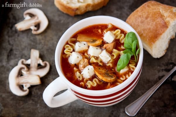 Lasagna Soup with Chicken and mozzarella cubes
