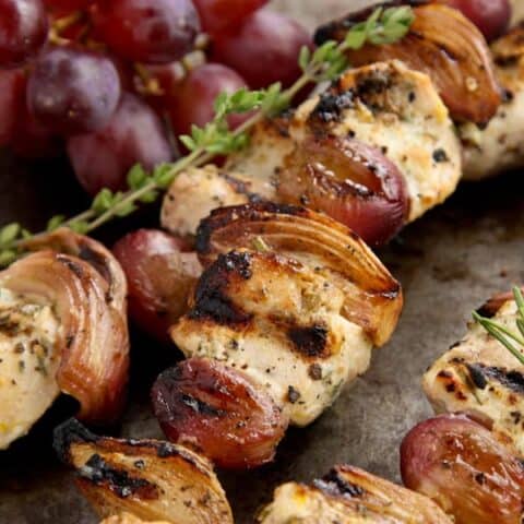Grilled chicken kebabs with grapes and shallots