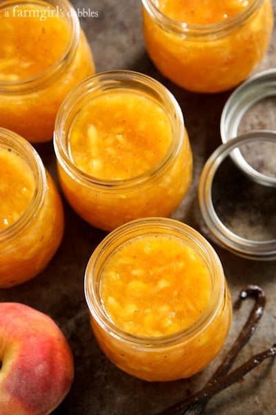 Peach and Vanilla Bean Freezer Jam {quick & easy!} - afarmgirlsdabbles.com #peach #jam #freezerjam #preservation