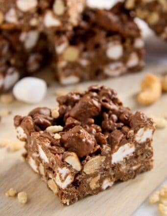 rocky road krispies bars