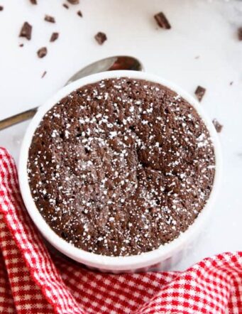 Fudgy chocolate cake cup