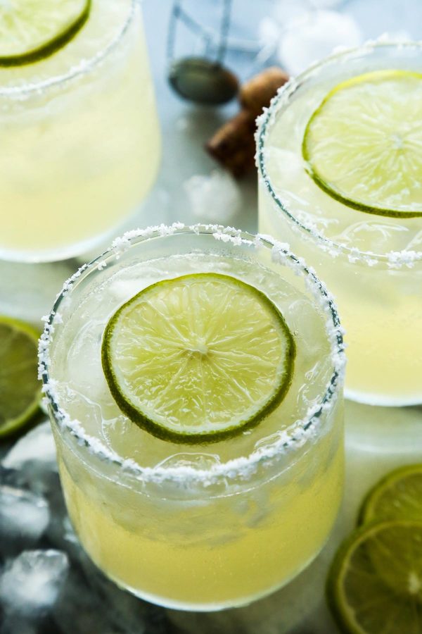 Prosecco Margaritas {big-batch cocktail} | a farmgirl's ... Prosecco Margaritas {big-batch cocktail} | a farmgirl's ...