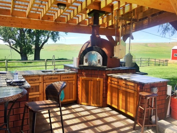 outdoor kitchen and pizza oven