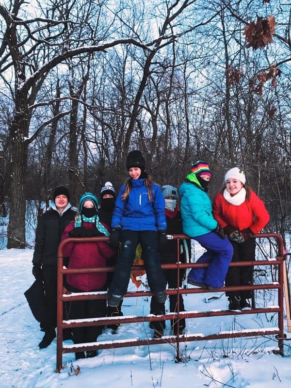 7 children in the snow