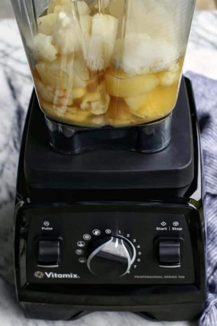 Potatoes and cauliflower in a blender.