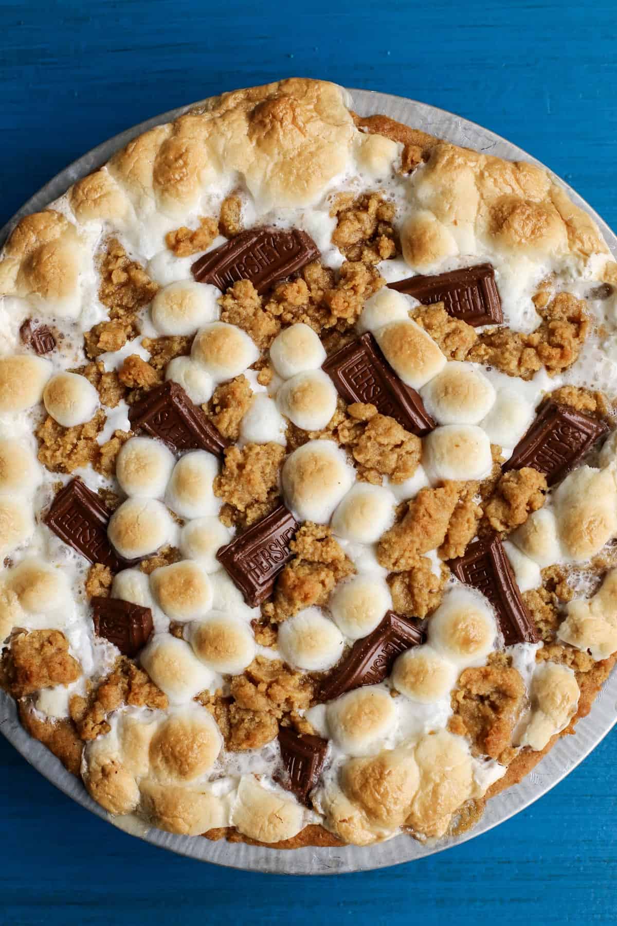 Gooey, chocolatey, and utterly delicious, this S'mores Pie allows you to enjoy the flavors of the classic summertime treat any time of the year. No campfire required! S'mores Pie
