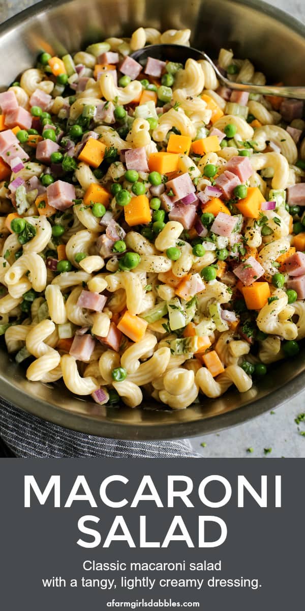 Pinterest-Bild von Makkaronisalat mit Schinken und Käse in Edelstahlschüssel
