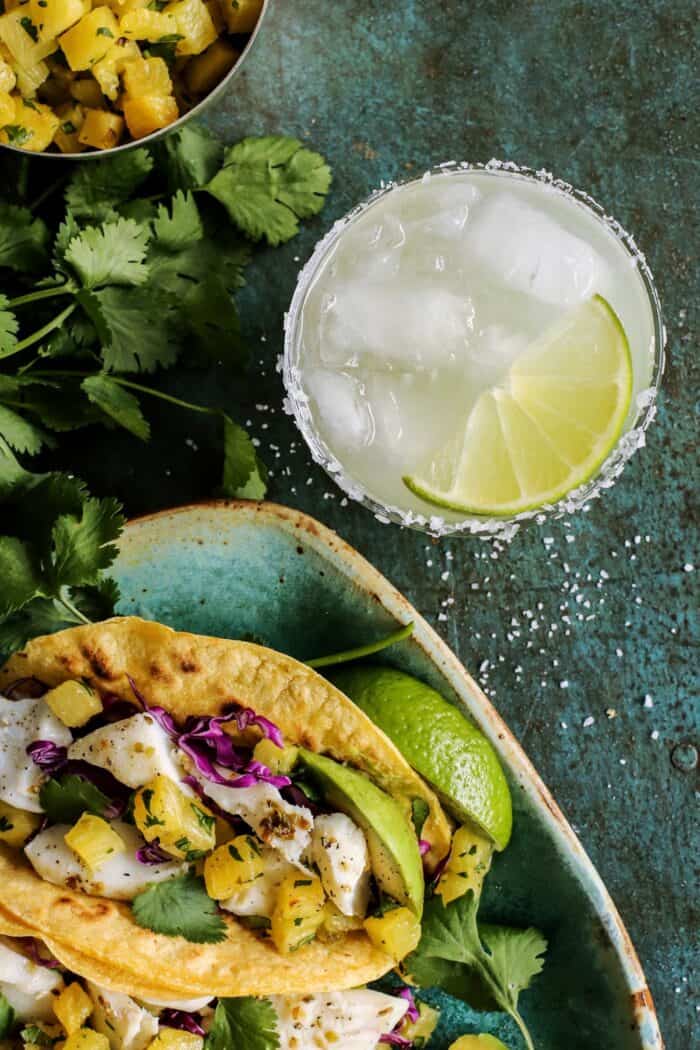 a margarita with fish tacos