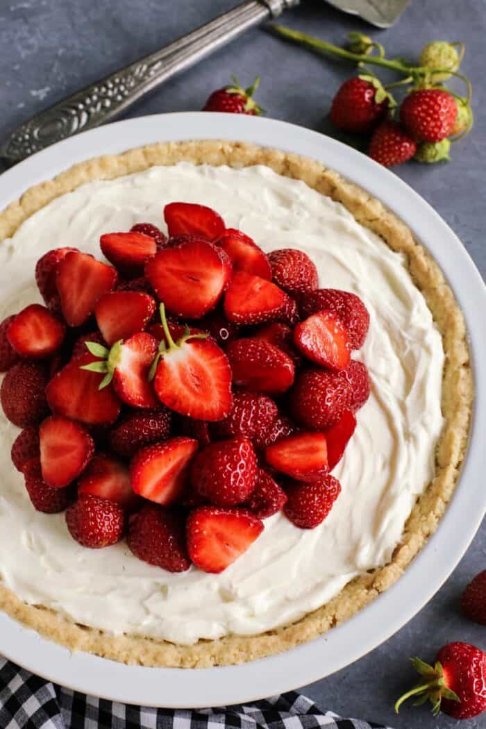 strawberry cream cheese pie in a white pie plate