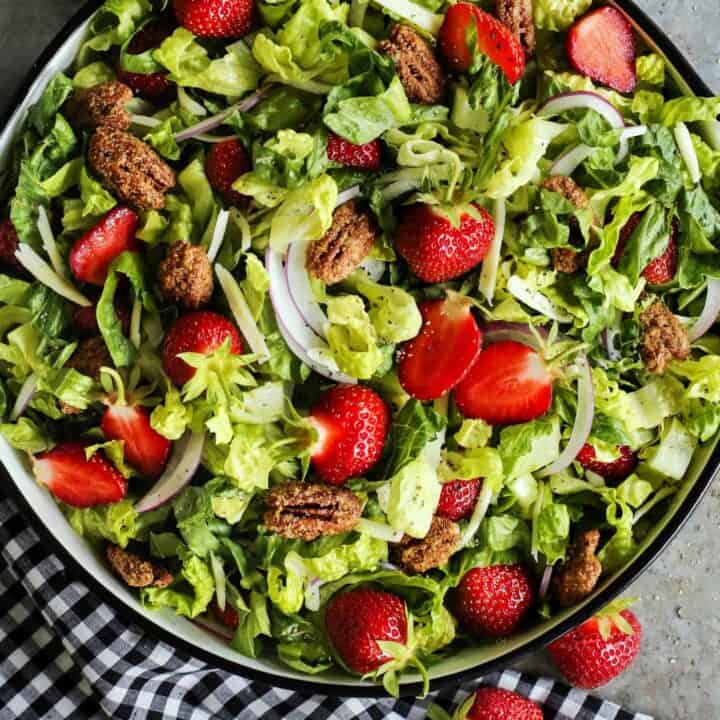 strawberry salad with romaine lettuce and strawberries