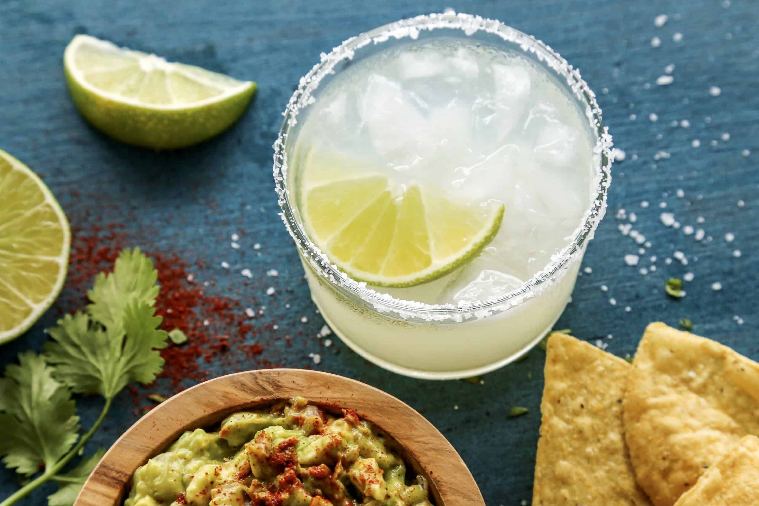 a margarita, plus a bowl of guacamole and tortilla chips