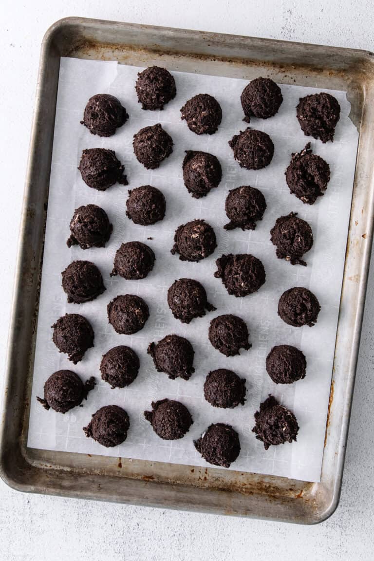 4 Ingredient Oreo Truffle Balls l A Farmgirl's Dabbles