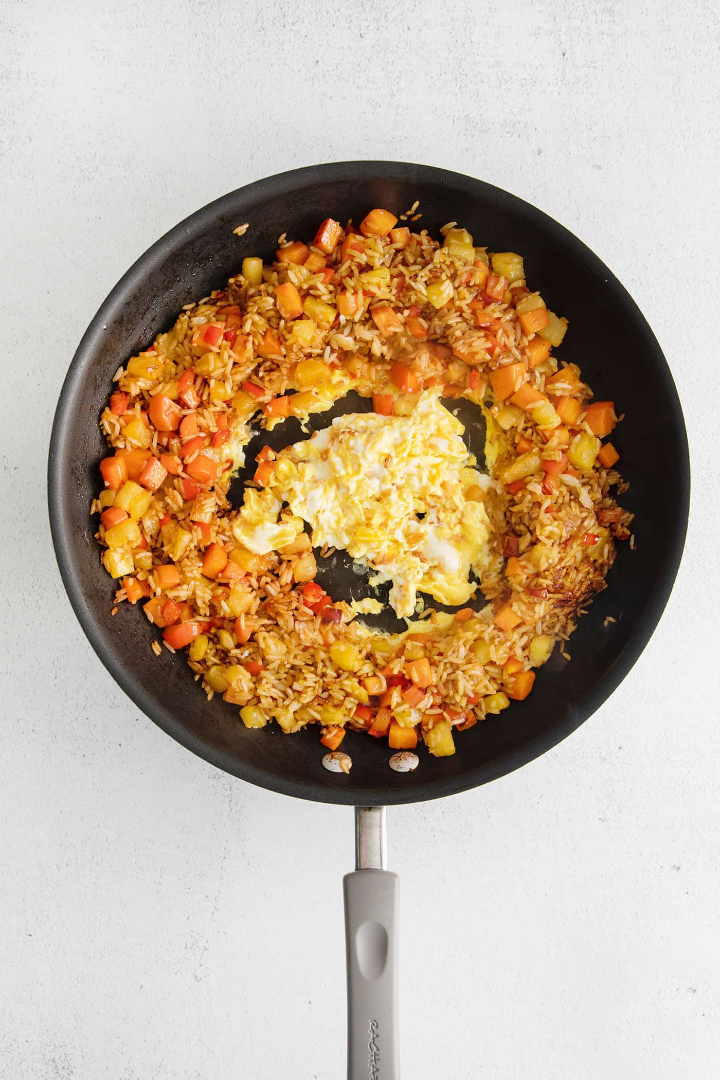 Eggs in the center of rice in a skillet