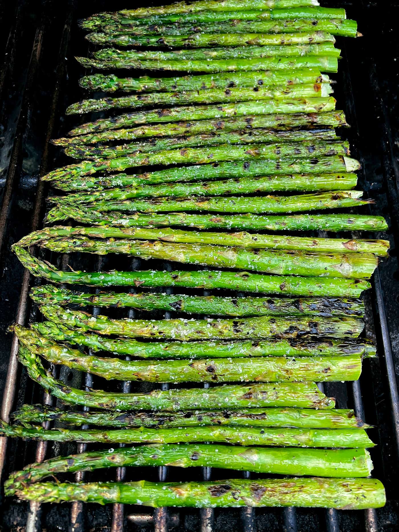 Asparagus on grill grates