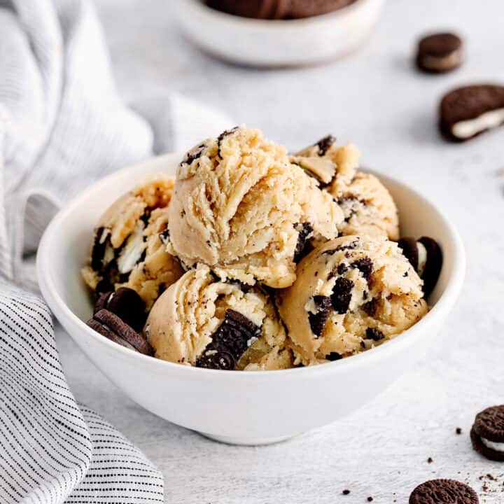 https://www.afarmgirlsdabbles.com/wp-content/uploads/2022/08/edible-oreo-cookie-dough_afarmgirlsdabbles_01s-720x720.jpg