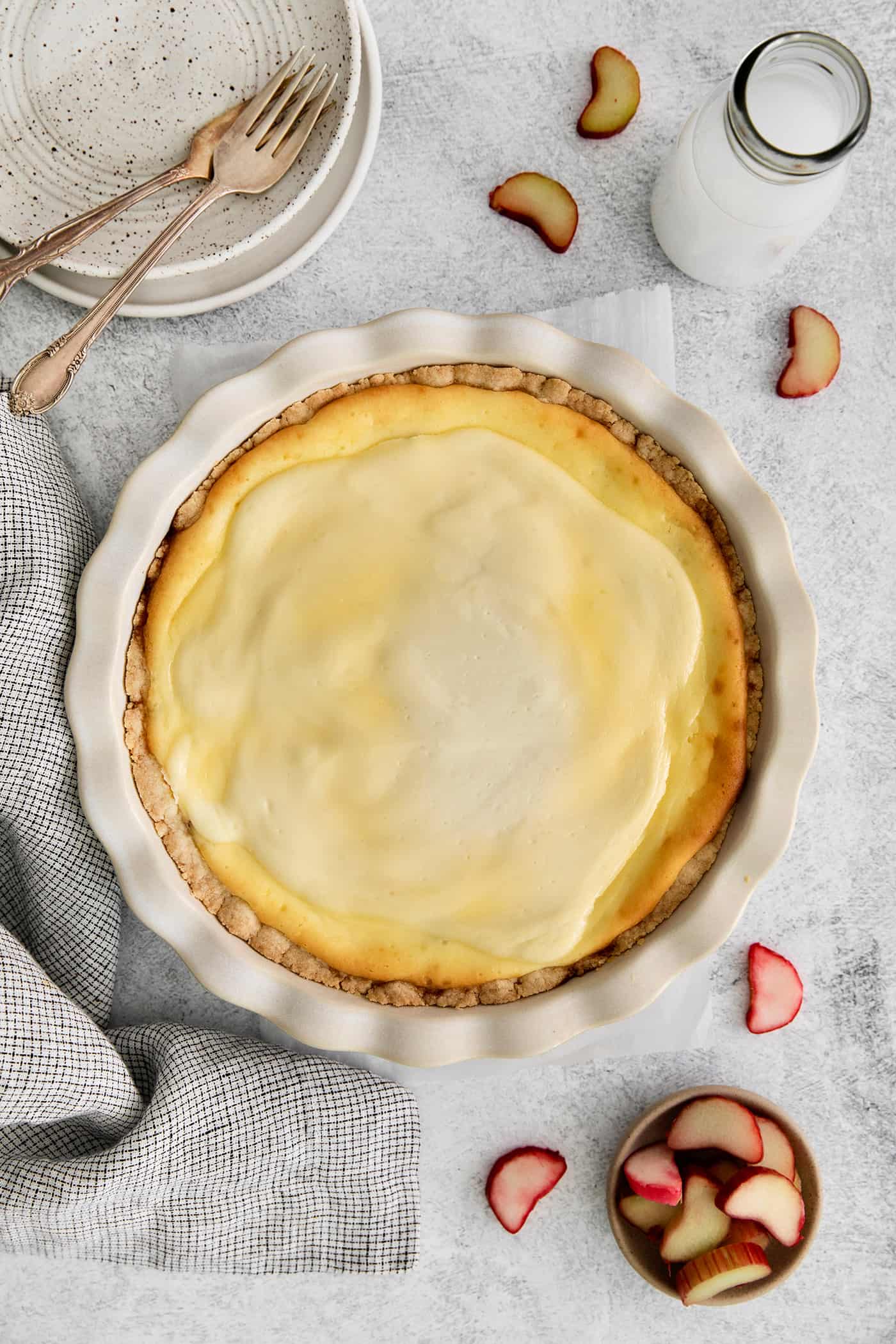 baked rhubarb cream cheese pie