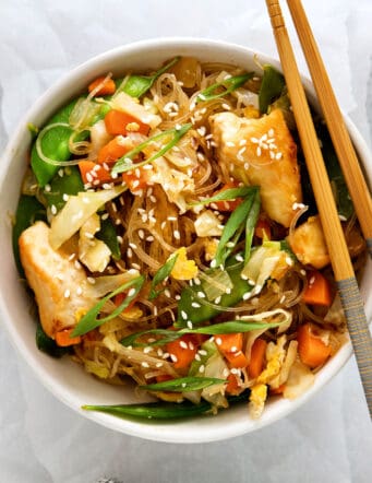 Overhead view of a bowl of pad woon sen with chopsticks