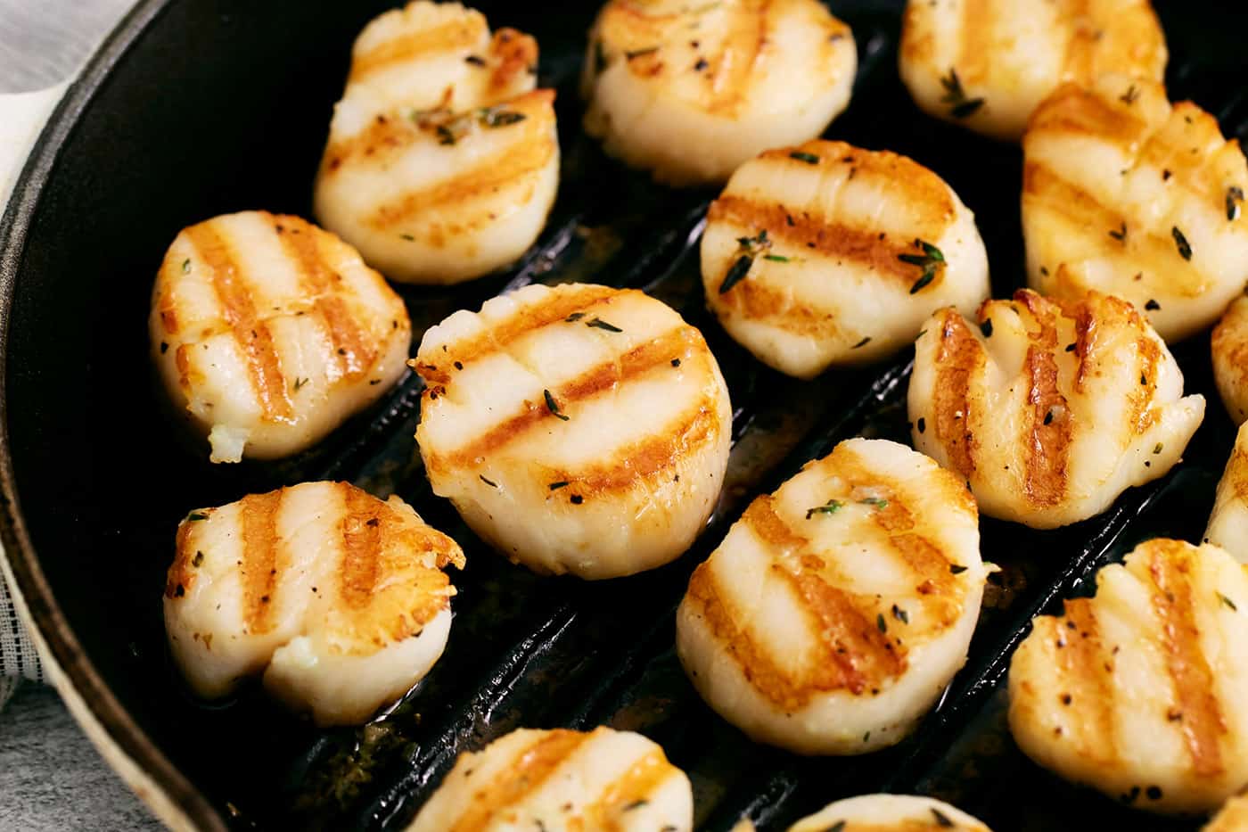 Grilled scallops in a grill pan