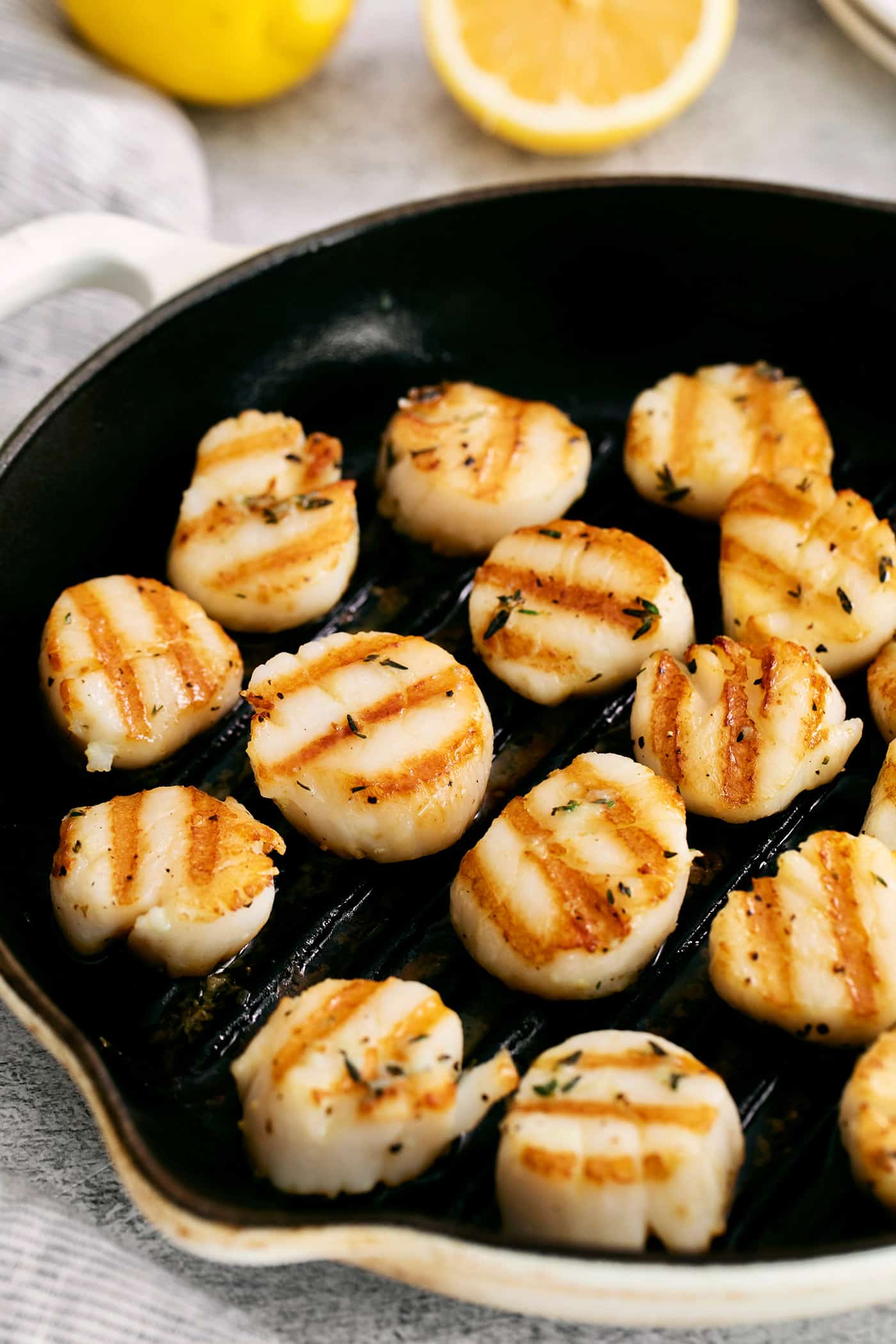 Grilled scallops in a grill pan