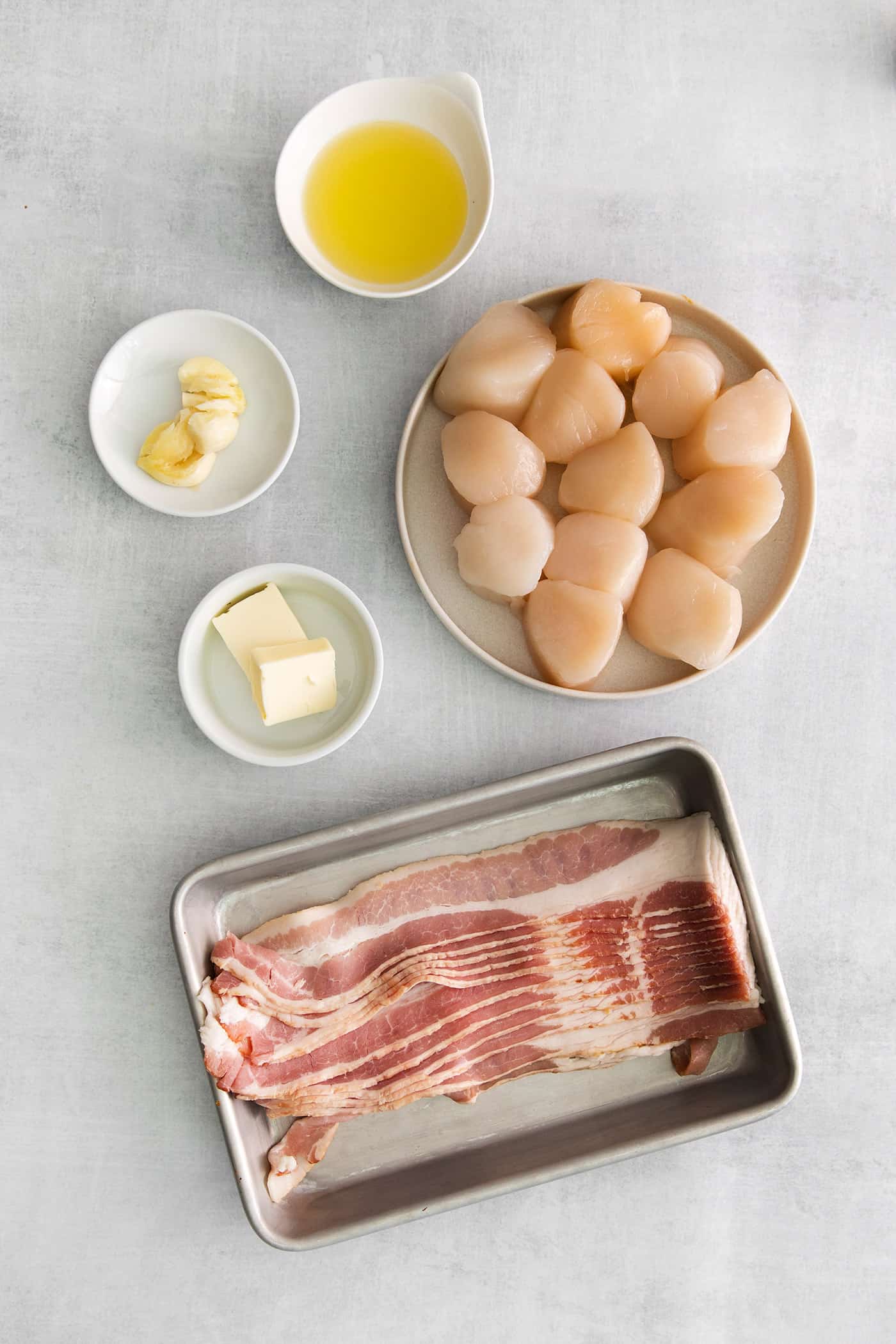 Overhead view of bacon wrapped scallops ingredients