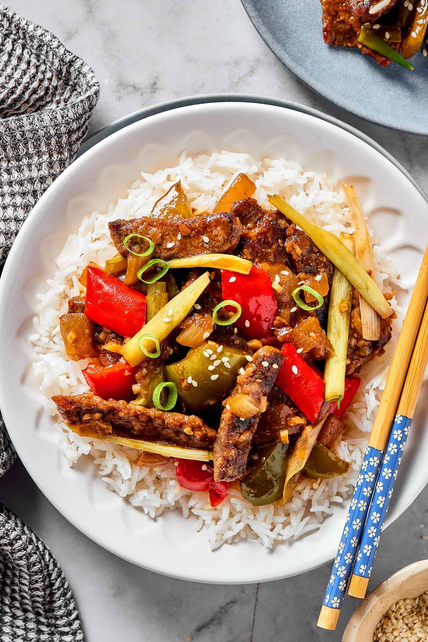 overhead photo of a serving of Hunan beef dish