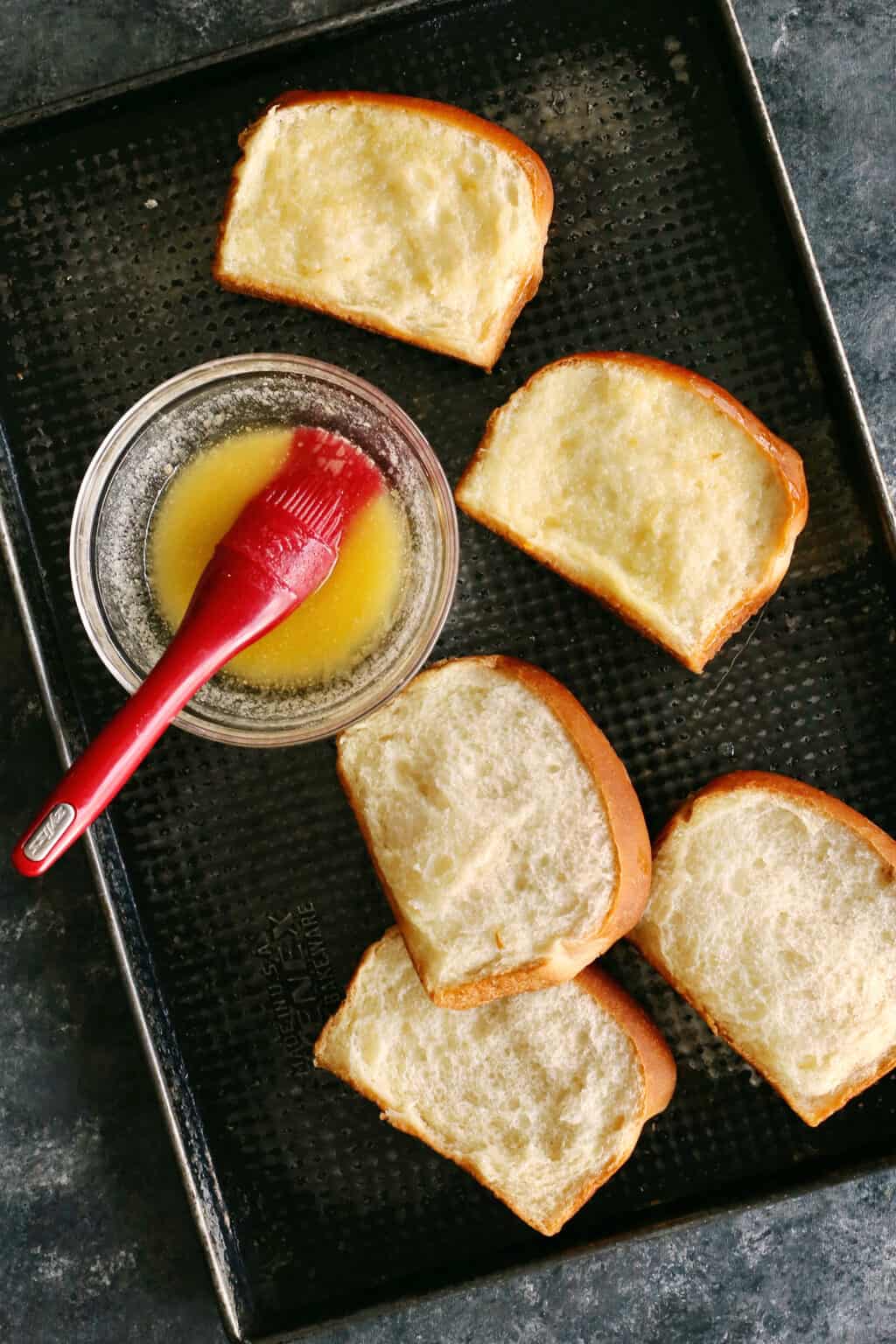 Easy Texas Toast Garlic Bread l A Farmgirl's Dabbles