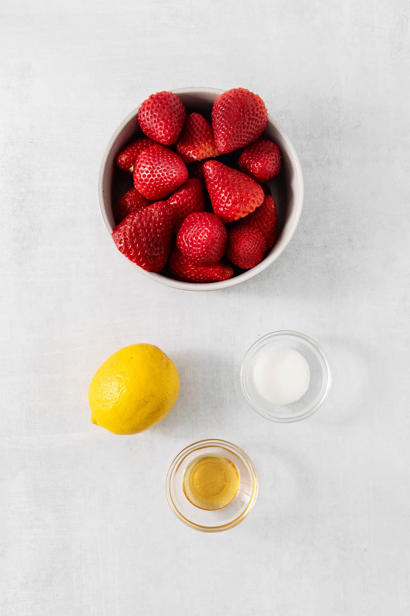 ingredients to make strawberry sauce