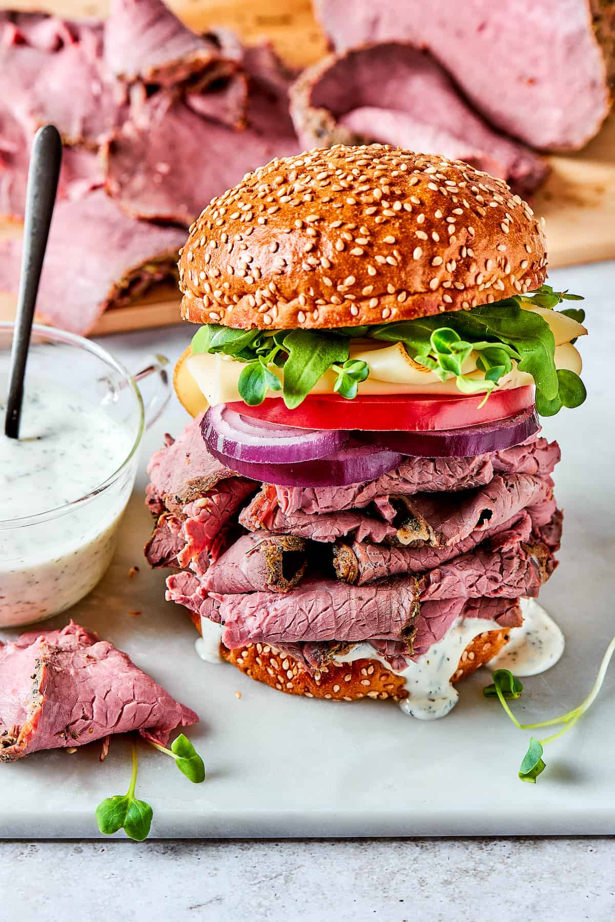 A roast beef sandwich with toppings.
