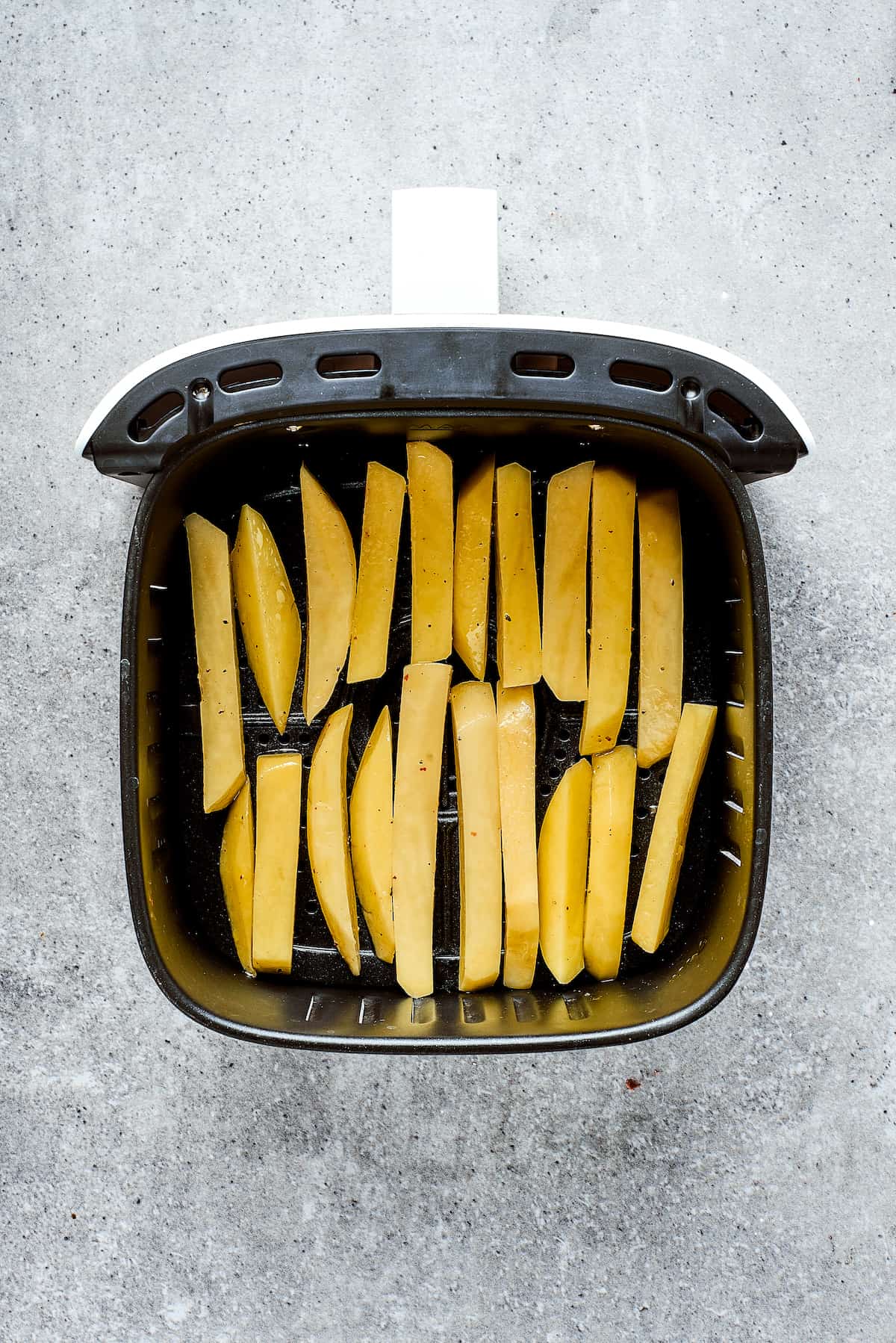 Fries in an air fryer.