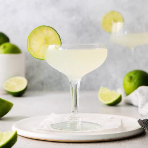 A classic daiquiri garnished with a lime