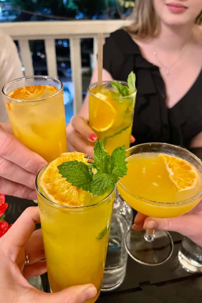 4 passionfruit mojitos