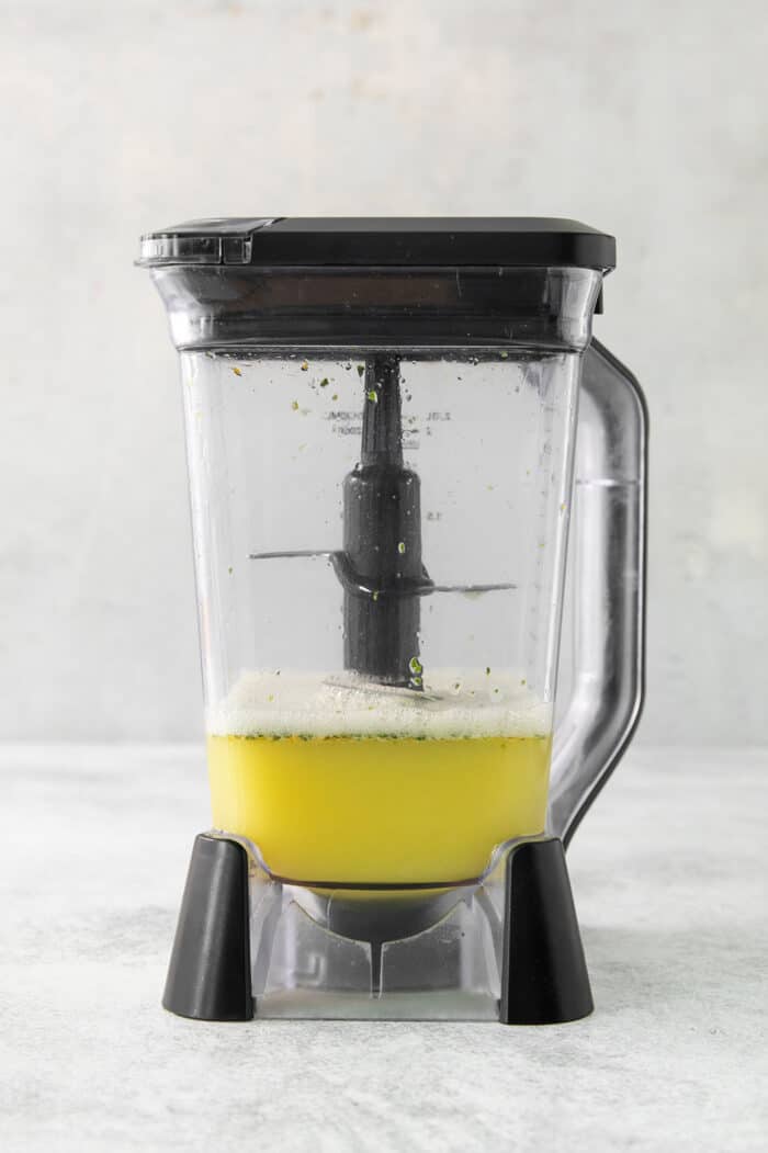A blender of citrus juice.