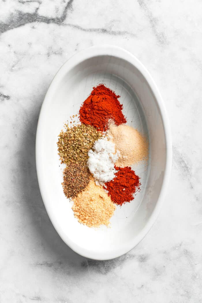 The seasoning spices are placed in a bowl.