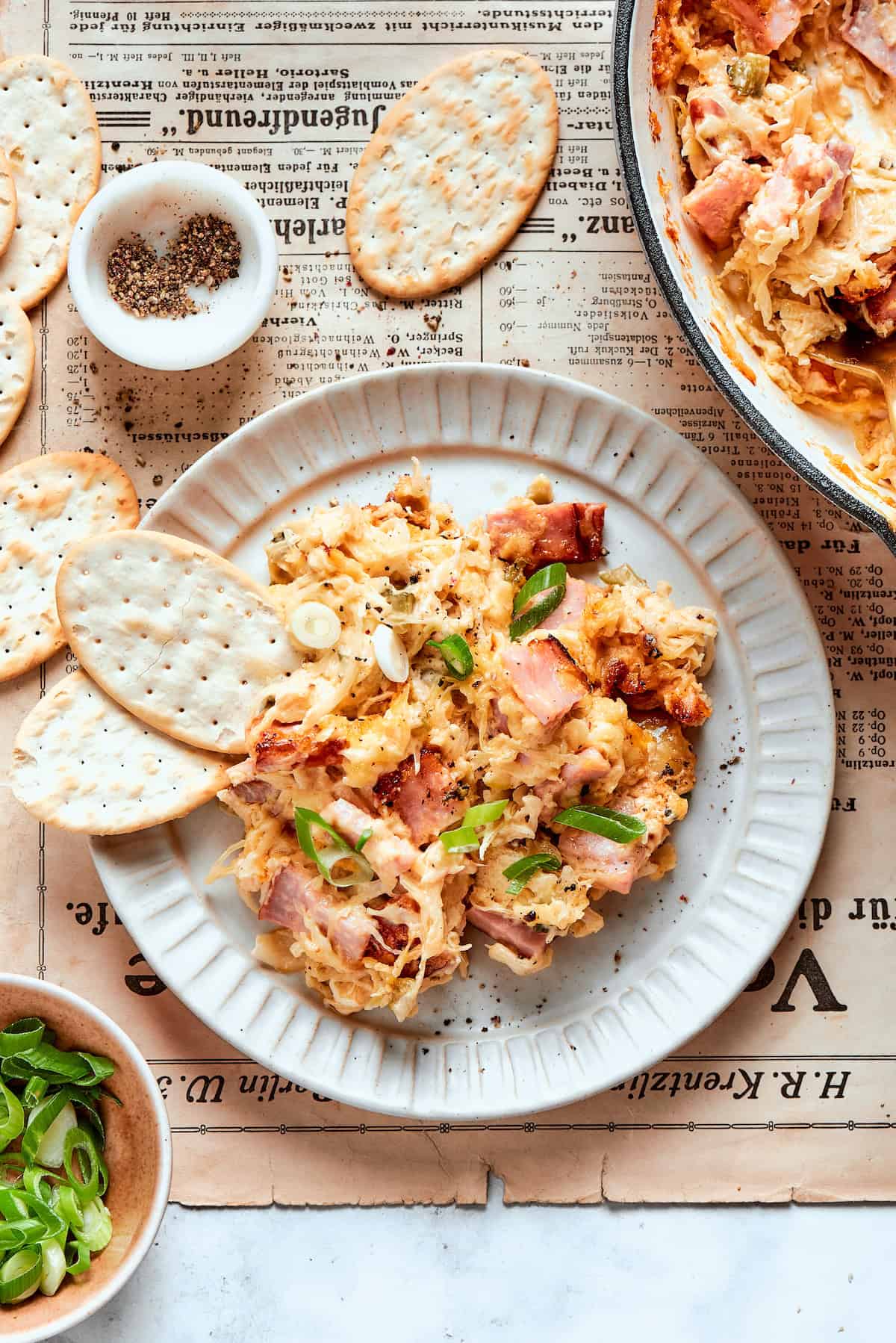 A plate of Reuben dip with crackers