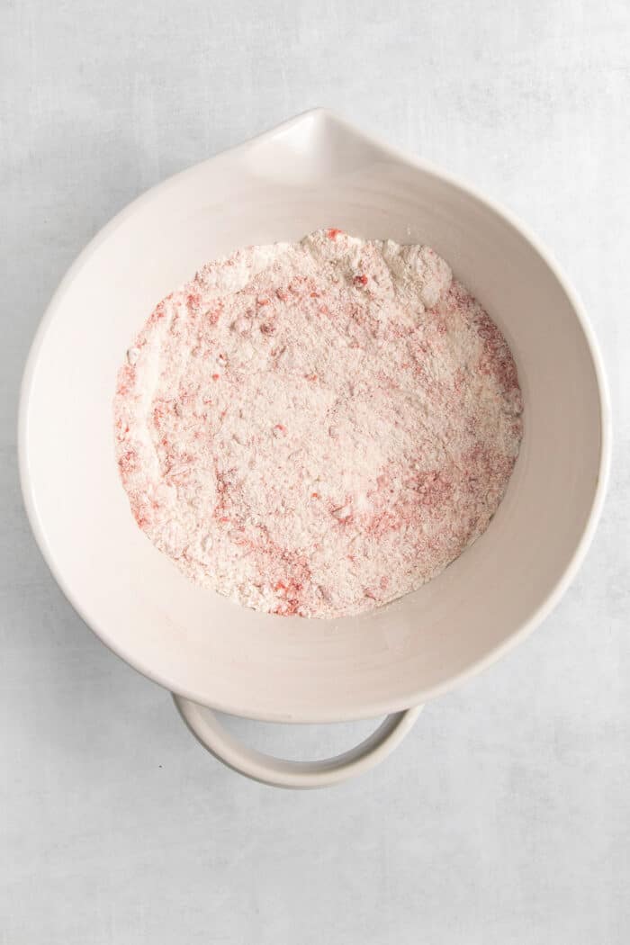 The dry mix for strawberry brownies is combined in a bowl.